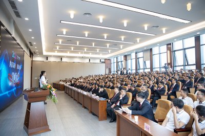 球友会举行大学生迎新会